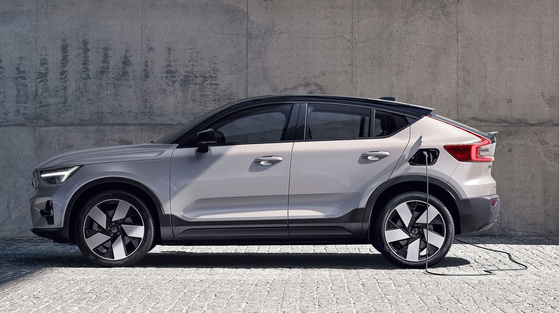 The new Volvo C40 Recharge electric SUV Dosula