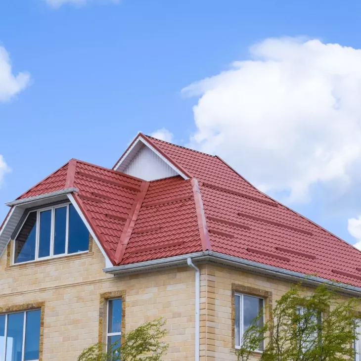 Roofer in Davenport, IA