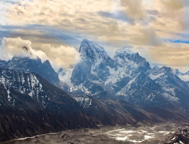 everest himalayan views from gokyo ri.