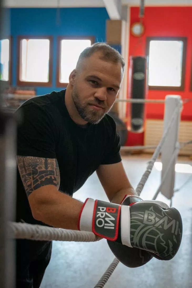 Buy online the best boxing gloves in uk.