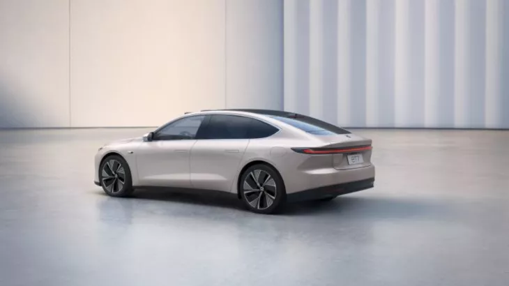 NIO ET7