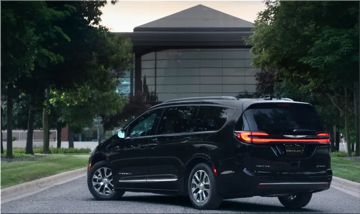 2025 Chrysler Pacifica Hybrid