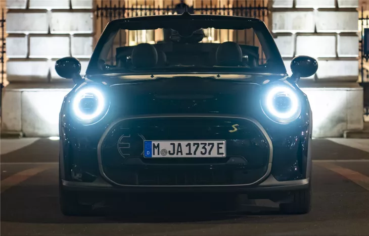 MINI Cooper SE Convertible: The Electric Drop-Top That's Ready to Rock London