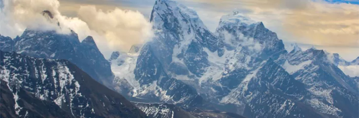 everest himalayan views from gokyo ri.